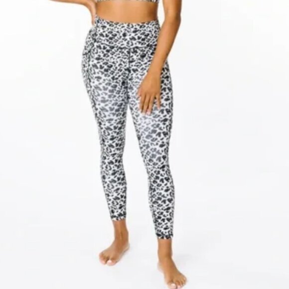 ZYIA Snow Leopard Pocket Brilliant Hi-Rise 7/8 24" Leggings Size:‎ 12 NWOT - Picture 1 of 12
